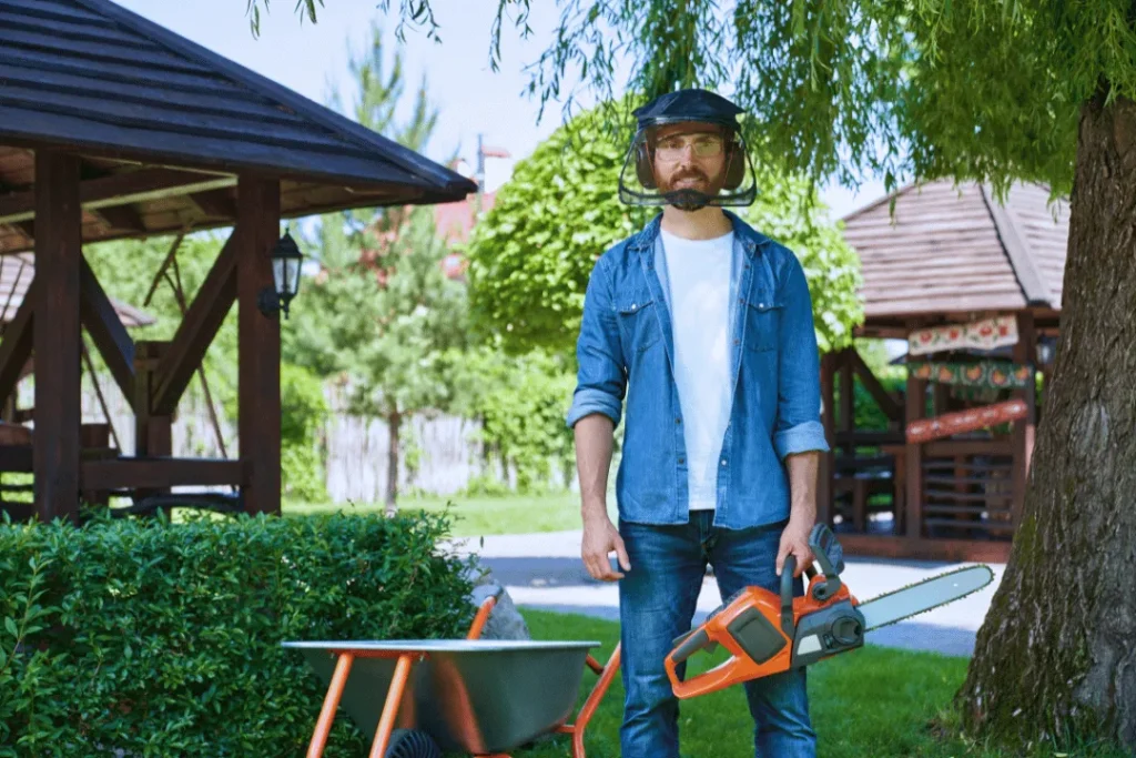 What Are the Dangers of Removing a Tree in Your Yard by Yourself? 1 What Are the Dangers of Removing a Tree